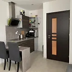 Plne Vybaveny Krasny 1kk S Balkonem, Vyhledem Apartament