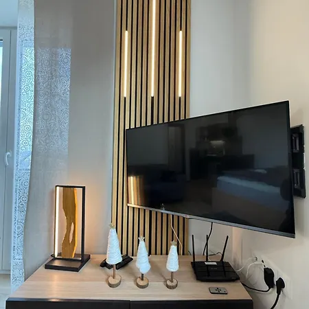 Plně Vybavený Krásný 1kk S Balkonem, Výhledem *
